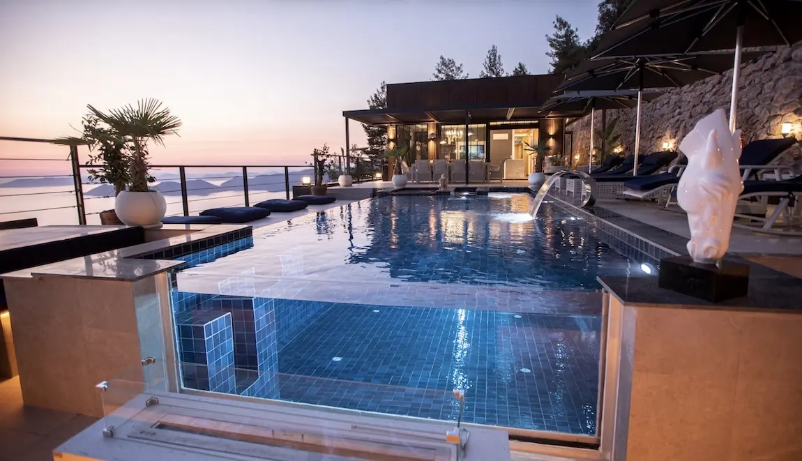 Swimming pool